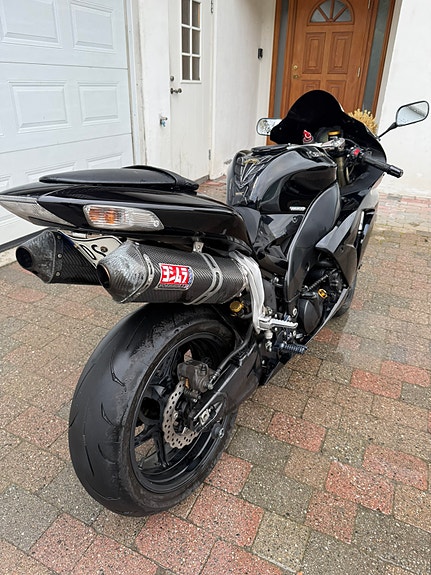 Kawasaki Ninja ZX-10R 13 of 24