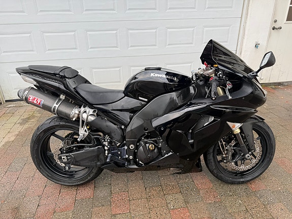 Kawasaki Ninja ZX-10R 14 of 24