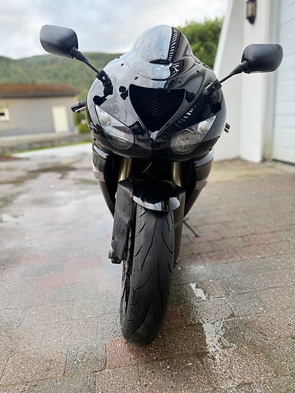 Kawasaki Ninja ZX-10R 19 of 24