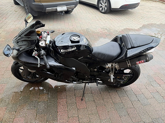 Kawasaki Ninja ZX-10R 6 of 24