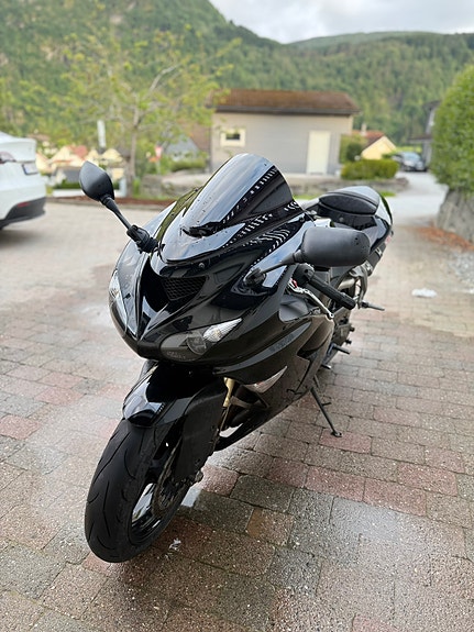 Kawasaki Ninja ZX-10R 18 of 24