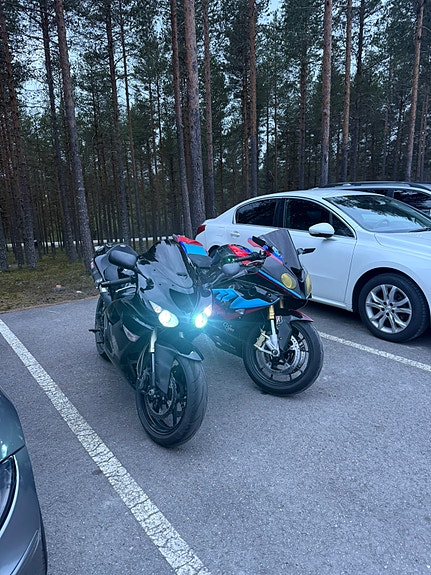 Kawasaki Ninja ZX-10R 2 of 24