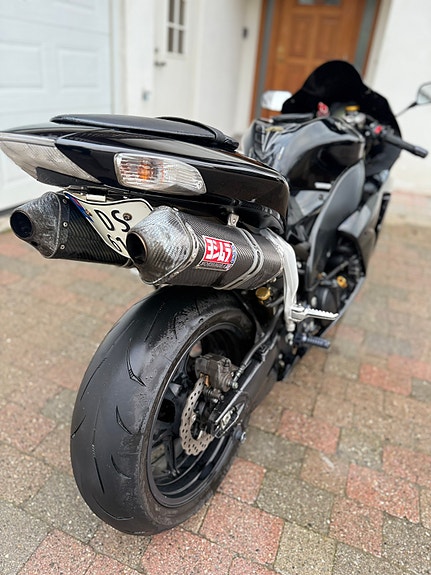 Kawasaki Ninja ZX-10R 16 of 24