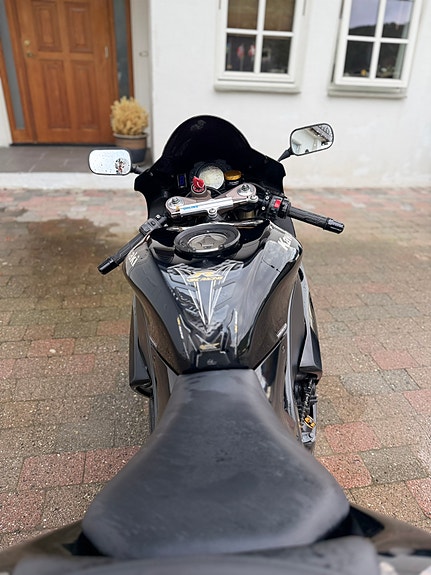 Kawasaki Ninja ZX-10R 17 of 24