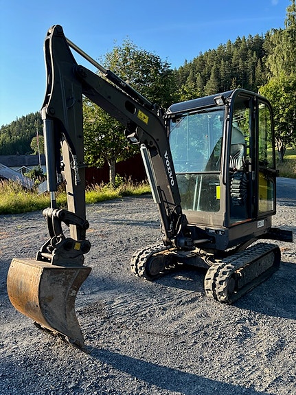 Volvo 4 of 5