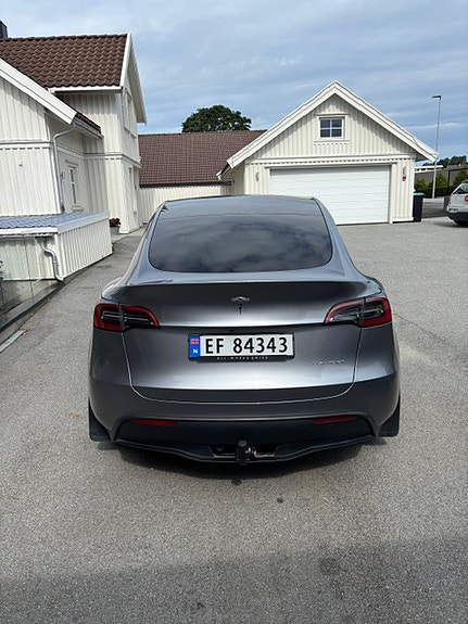 Tesla Model Y 3 of 5