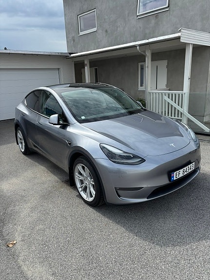Tesla Model Y 2 of 5