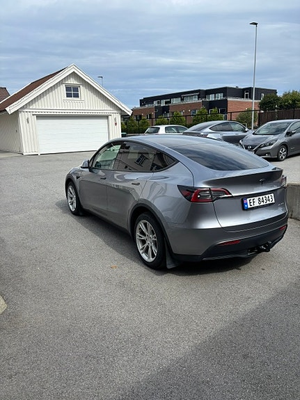 Tesla Model Y 5 of 5