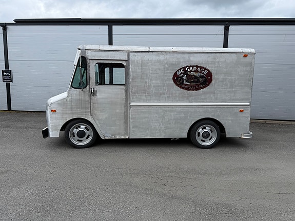 Chevrolet Chevy Van 2 of 5