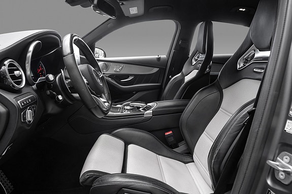 Mercedes-Benz GLC63 10 of 30