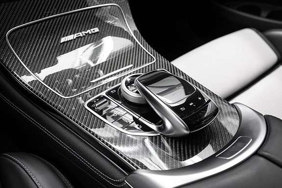 Mercedes-Benz GLC63 27 of 30