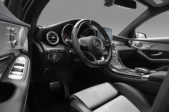 Mercedes-Benz GLC63 15 of 30
