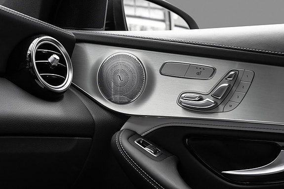 Mercedes-Benz GLC63 28 of 30