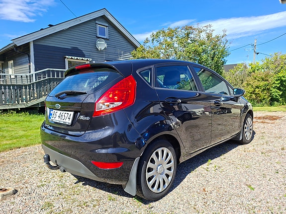 Ford Fiesta 3 of 5