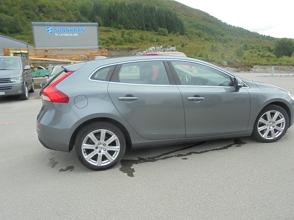 Volvo V40 4 of 5