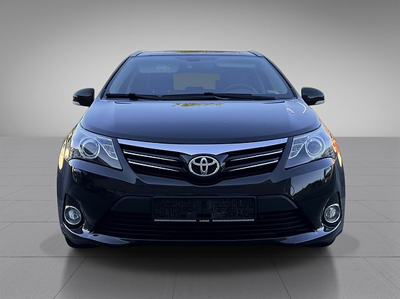 Toyota Avensis 2 of 5
