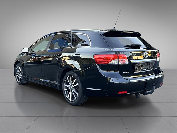 Toyota Avensis 5 of 5