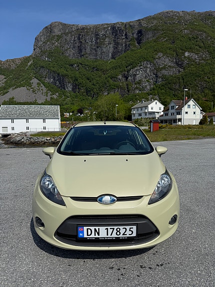 Ford Fiesta 4 of 5