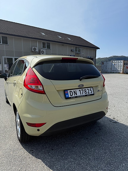 Ford Fiesta 3 of 5
