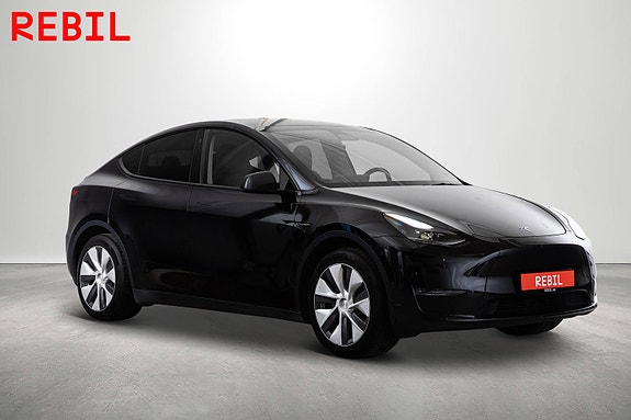 Tesla Model Y 4 of 5