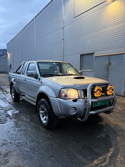 Nissan King Cab 2 of 5