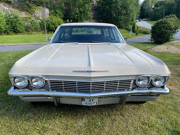 Chevrolet Biscayne 4 of 5
