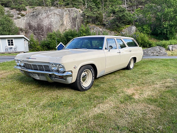 Chevrolet Biscayne 2 of 5