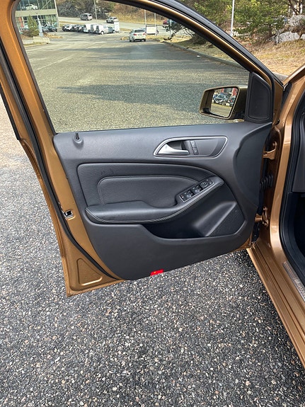 Mercedes-Benz B180 8 of 25