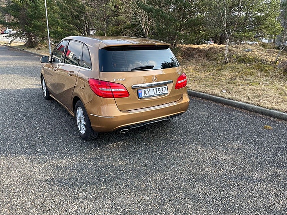 Mercedes-Benz B180 5 of 5