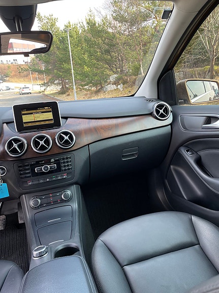 Mercedes-Benz B180 12 of 25