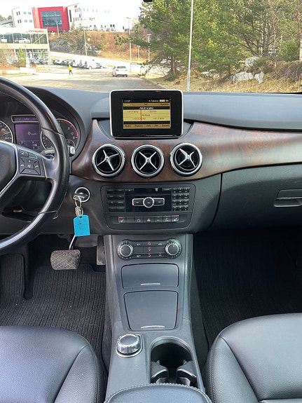 Mercedes-Benz B180 11 of 25