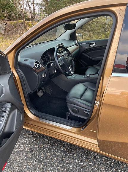 Mercedes-Benz B180 7 of 25
