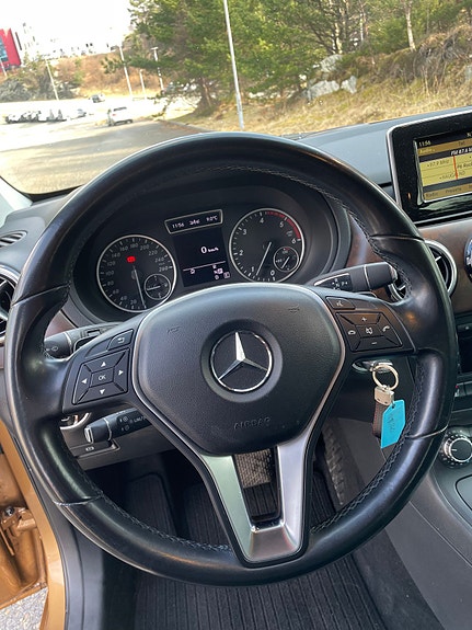 Mercedes-Benz B180 14 of 25