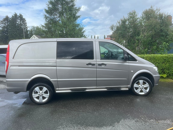 Mercedes-Benz Viano 2 of 5