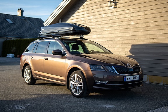Skoda Octavia 2 of 5