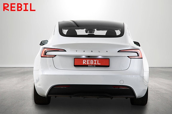 Tesla Model 3 5 of 5