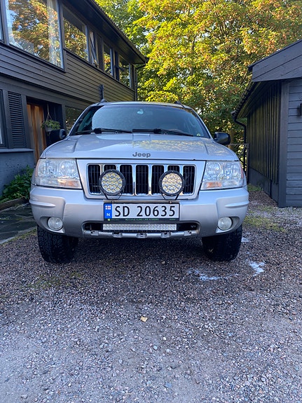 Jeep Grand Cherokee 2 of 5