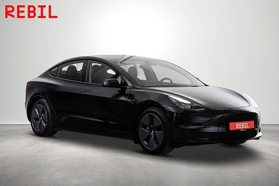 Tesla Model 3 4 of 5