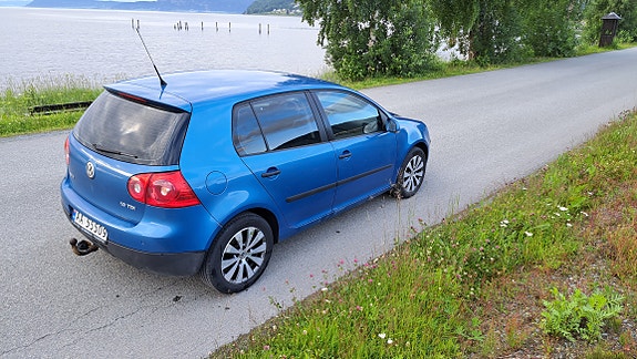 Volkswagen Golf V 2 of 5