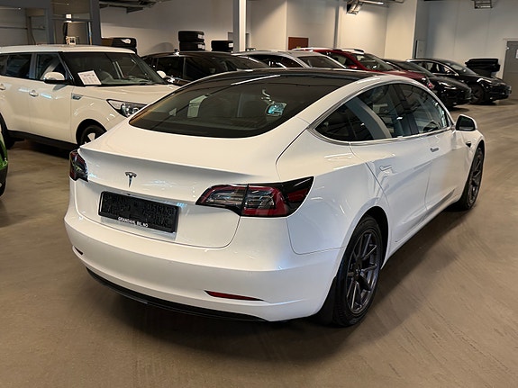 Tesla Model 3 5 of 5