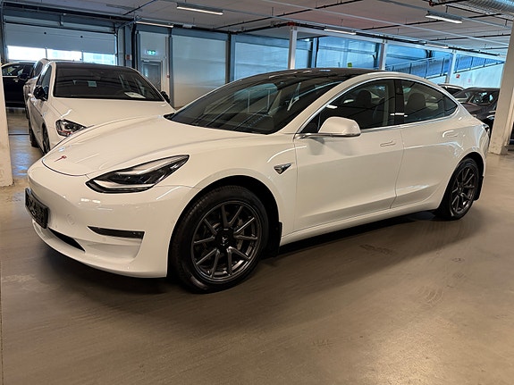Tesla Model 3 2 of 5