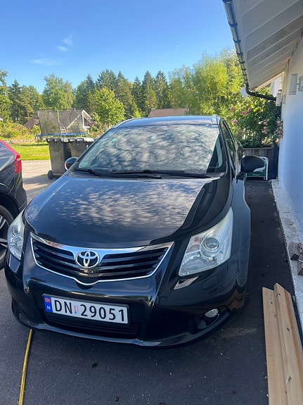 Toyota Avensis 2 of 5