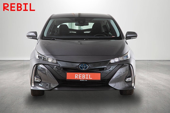 Toyota Prius Plug-in Hybrid 3 of 5