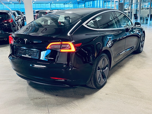 Tesla Model 3 5 of 5