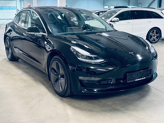 Tesla Model 3 3 of 5