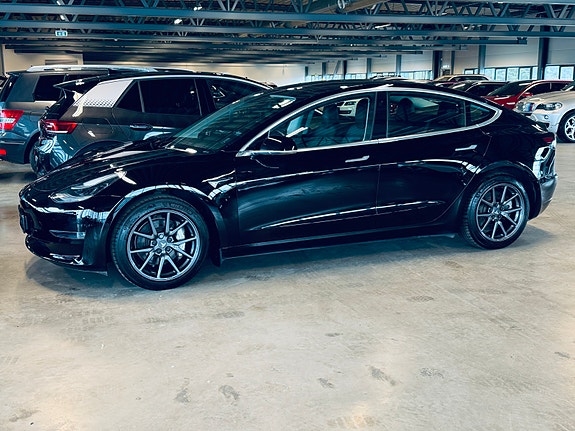 Tesla Model 3 3 of 5