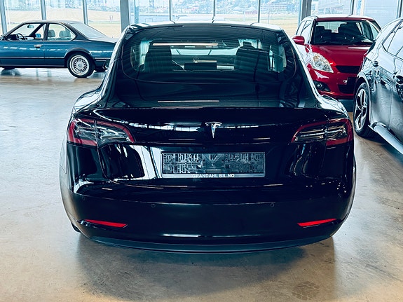 Tesla Model 3 5 of 5