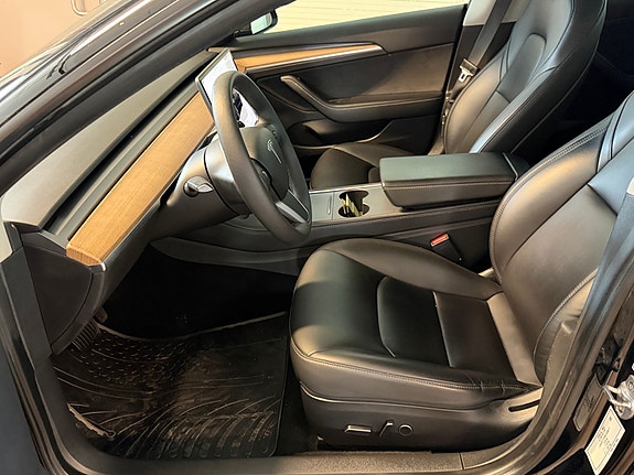 Tesla Model 3 2 of 5