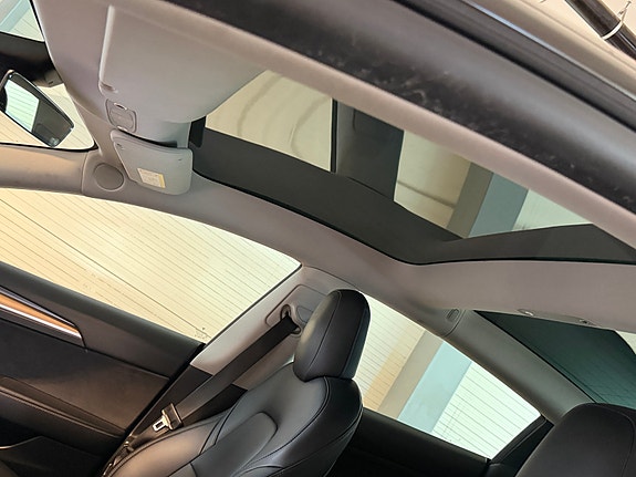 Tesla Model 3 3 of 5