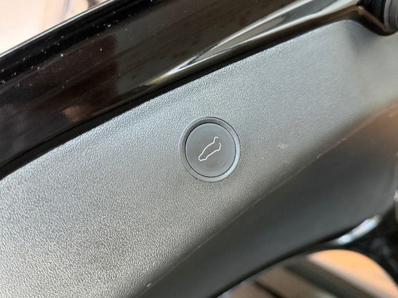 Tesla Model 3 4 of 5
